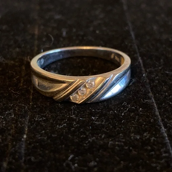 10 karat Men’s white gold wedding band